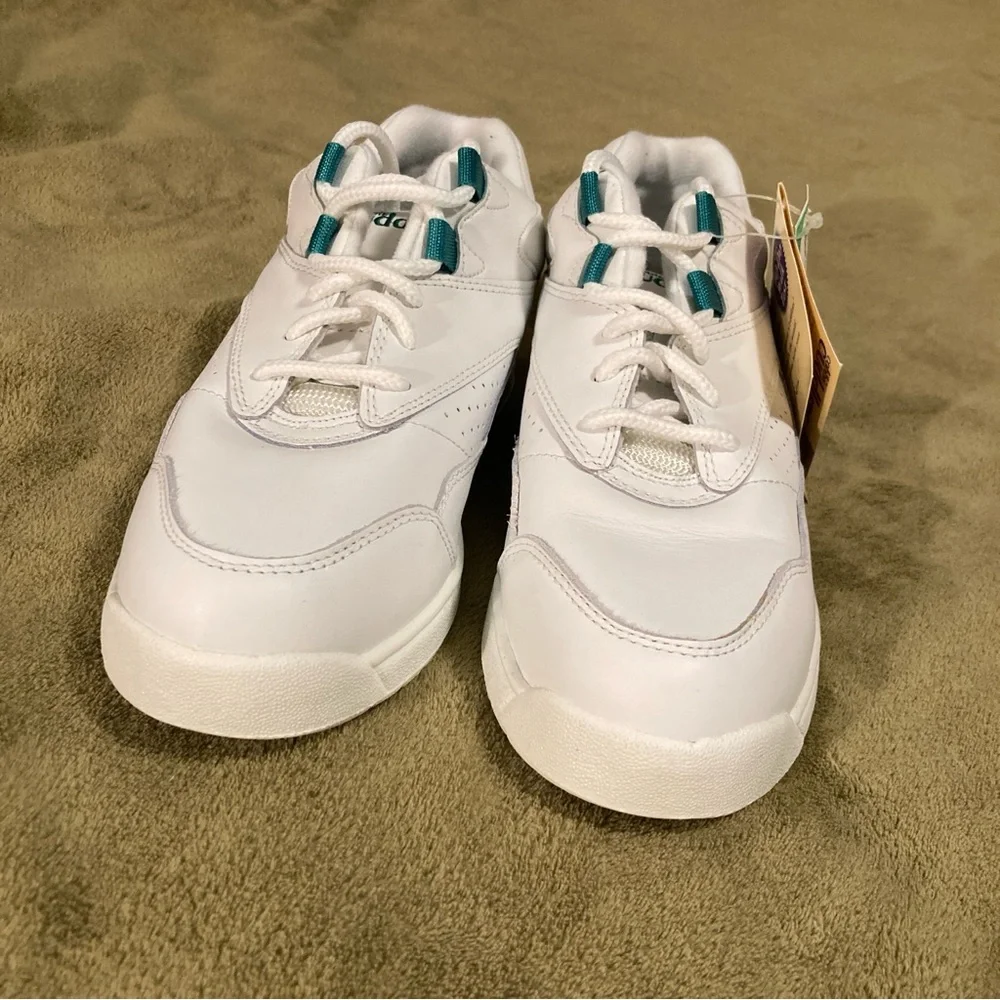 NIB Cobbie Cuddlers Vintage 80s Leather Walking Shoe Sneaker White Size 8